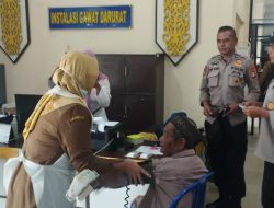 Kecelakaan Ringan di Kalampangan, Petugas Polsek Sabangau Sigap Evakuasi Korban