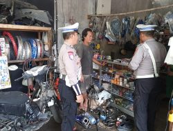 Sambangi Bengkel, Satlantas Polresta Palangka Raya Sosialisasikan Larangan Knalpot Brong