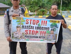 Bhabinkamtibmas laksanakan Sosialisasikan tentang larangan dan sangsi Pidana bagi pelaku Ileggal Logging kepada masyarakat di  Desa Binaan.