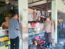 Tingkatkan Silaturahmi, Polsek Bukit Batu Sampaikan Pesan Kamtibmas di Tengah Patroli