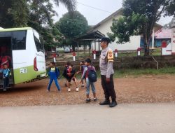 Polsek Lamandau Gelar Turjawali Bantu Menyeberangkan Pelajar