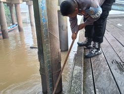 Piket Polsek Bulik Cek debit air di Kelurahan Nanga Bulik