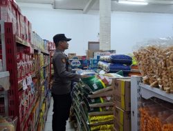 Piket Polsek Patroli kepertokoan diwilkum Polsek Sematu Jaya