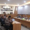 Polsek Sabangau Dampingi Pendistribusian Bansos untuk Warga Danau Tundai