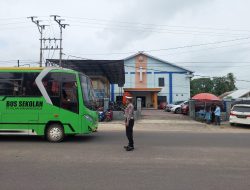 Satlantas Polres Lamandau Lakukan Pengaturan di Depan Gereja GBI Victory