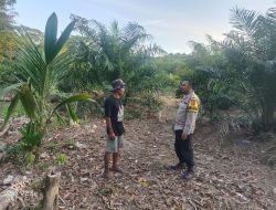 Bhabinkamtibmas Polsek Delang Sosialisasikan Larangan Bakar Hutan Jelang Musim Kemarau