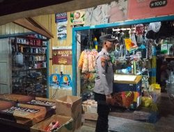 Piket Polsek Sambangi dan Silaturahmi Ke Pedagang