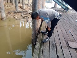 Piket Polsek Bulik Cek debit air di Kelurahan Nanga Bulik