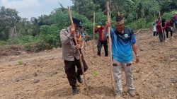Bhabinkamtibmas Polsek Bulik Dukung Ketahanan Pangan Nasional lewat Penanaman Jagung