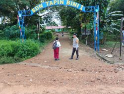 Anggota Polsek lamandau Pengaturan lalu lintas Jalan di Pagi hari