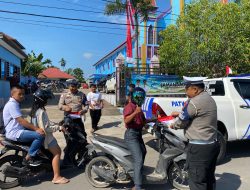 Satlantas Polres Lamandau Bagikan Ratusan Bendera Merah Putih Sambut HUT ke-80 Kemerdekaan RI