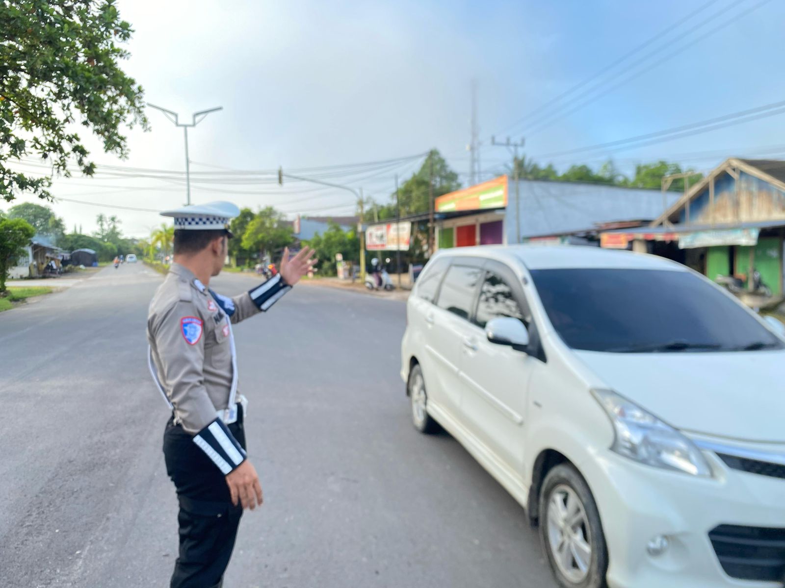 Satuan Lantas Polres lamandau Laksanakan Pengaturan Lalin Pada Pagi hari