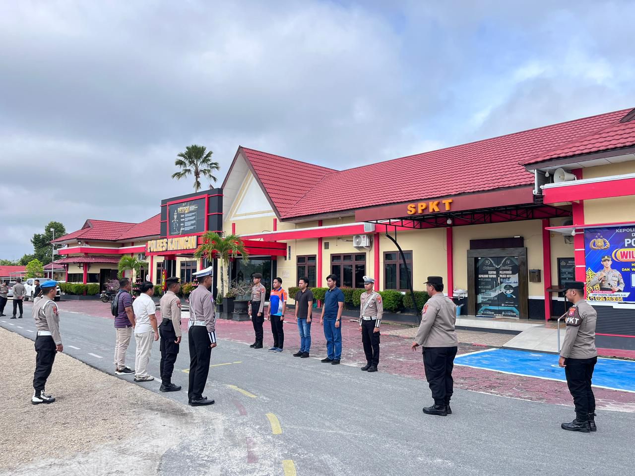 Sat Samapta Polres Katingan Melaksanakan Serah Terima Piket Jaga Lama ke Piket Jaga Baru Dilanjutkan Pengecekan Tahanan