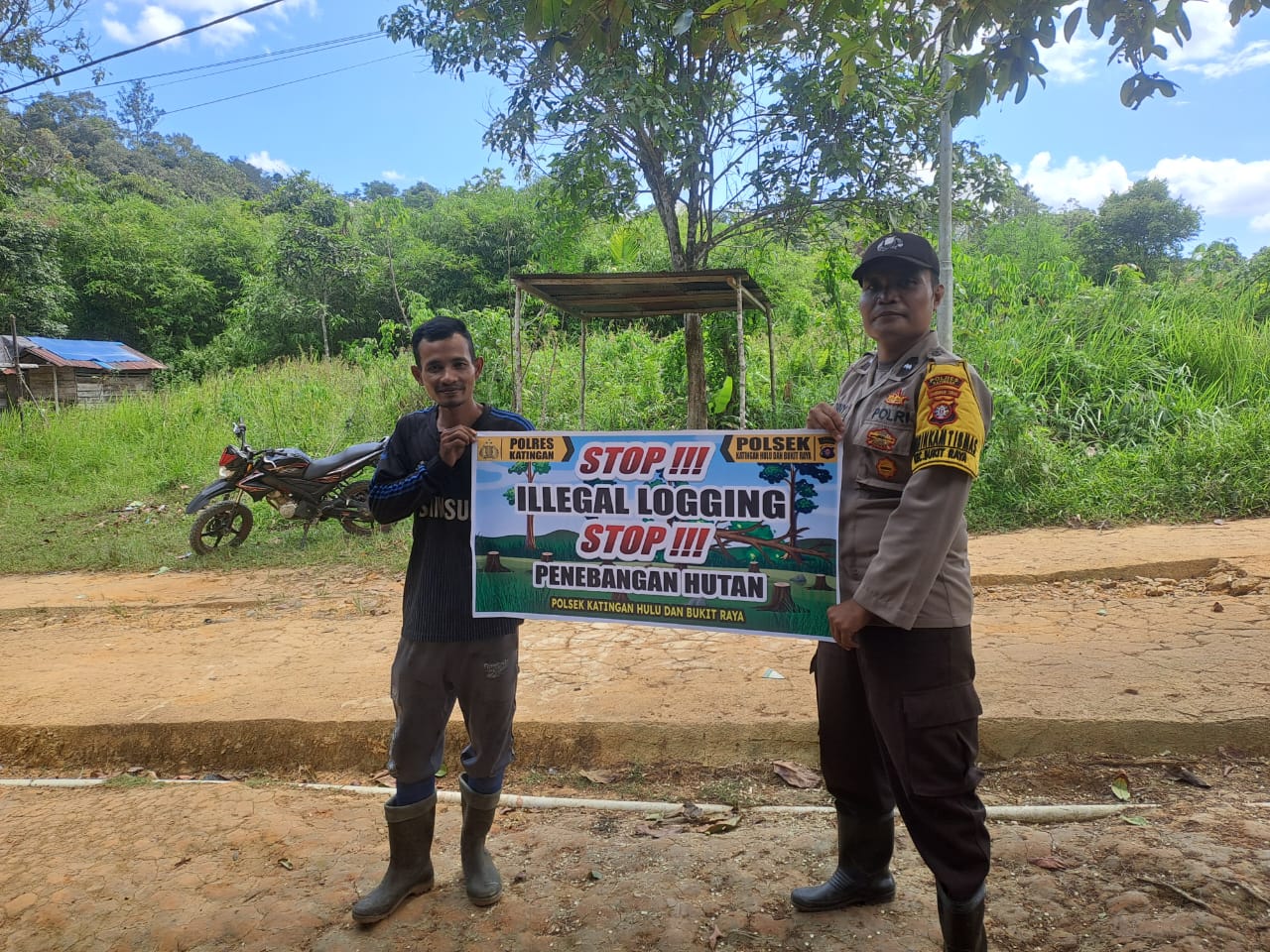 Upaya Pencegahan Penebangan Hutan secara Liar (Ilegal Logging), Bhabinkamtibmas sosialisasi kepada masyarakat.