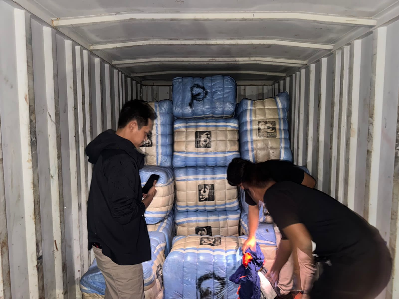 Polisi Bongkar Sindikat Balpres di Jakarta, 207 Bal Pakaian Bekas Impor Disita