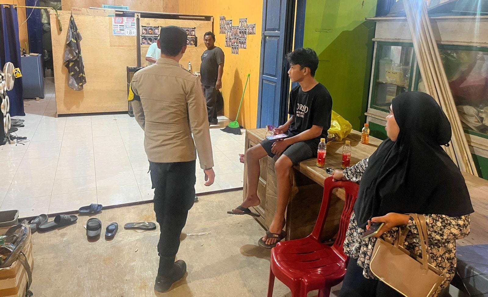 Personil Polsek Sambang kepada Masyarakat