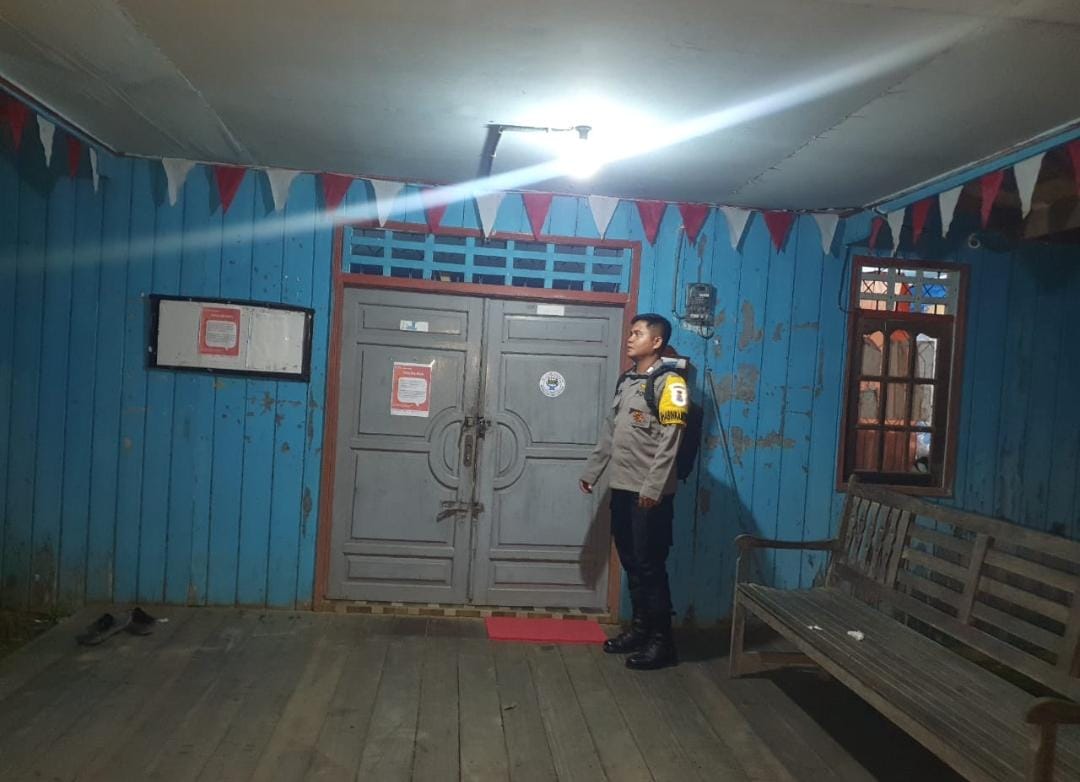 Bhabinkamtibmas Polsek Delang melaksanakan Silaturahmi ke warga masyarakat