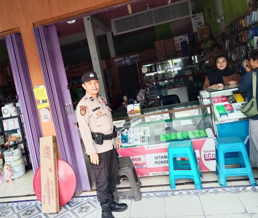 Piket Polsek Bulik melaksanakan sambang dan Silaturahmi kemasyarakat