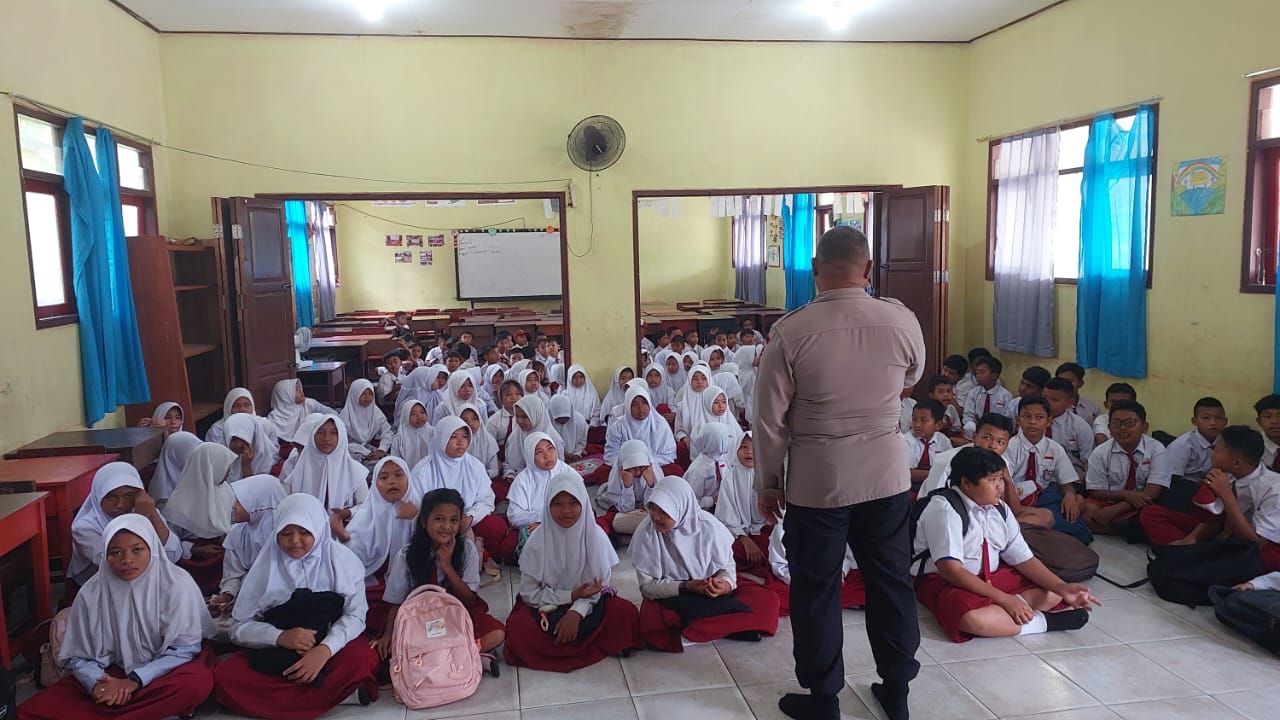 Edukasi Sejak Dini, Satbrimob Kalteng Beri Pemahaman Bahaya Bullying kepada Pelajar Sekolah Dasar