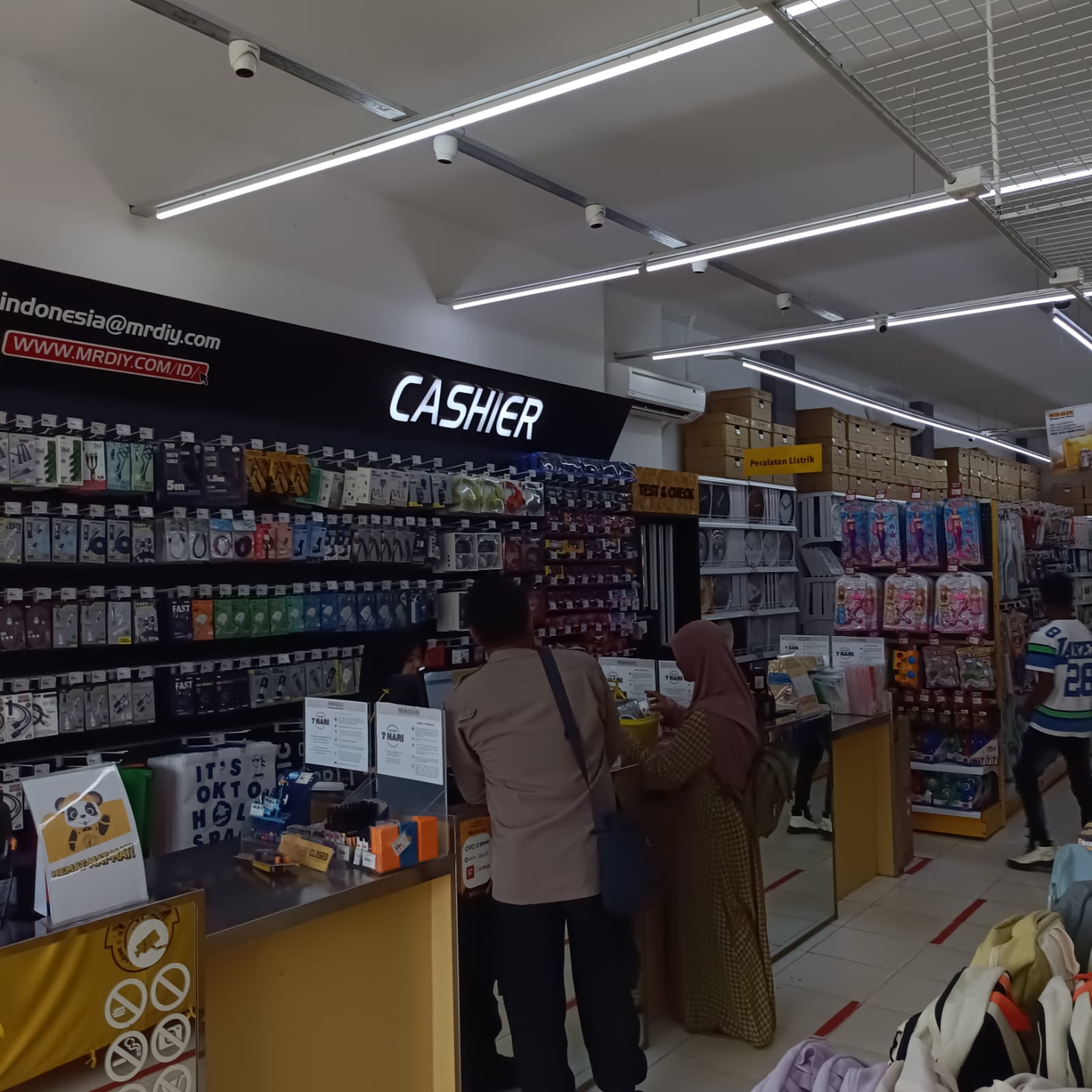 Personil Piket Polsek Bulik Laksanakan Patroli Pertokoan