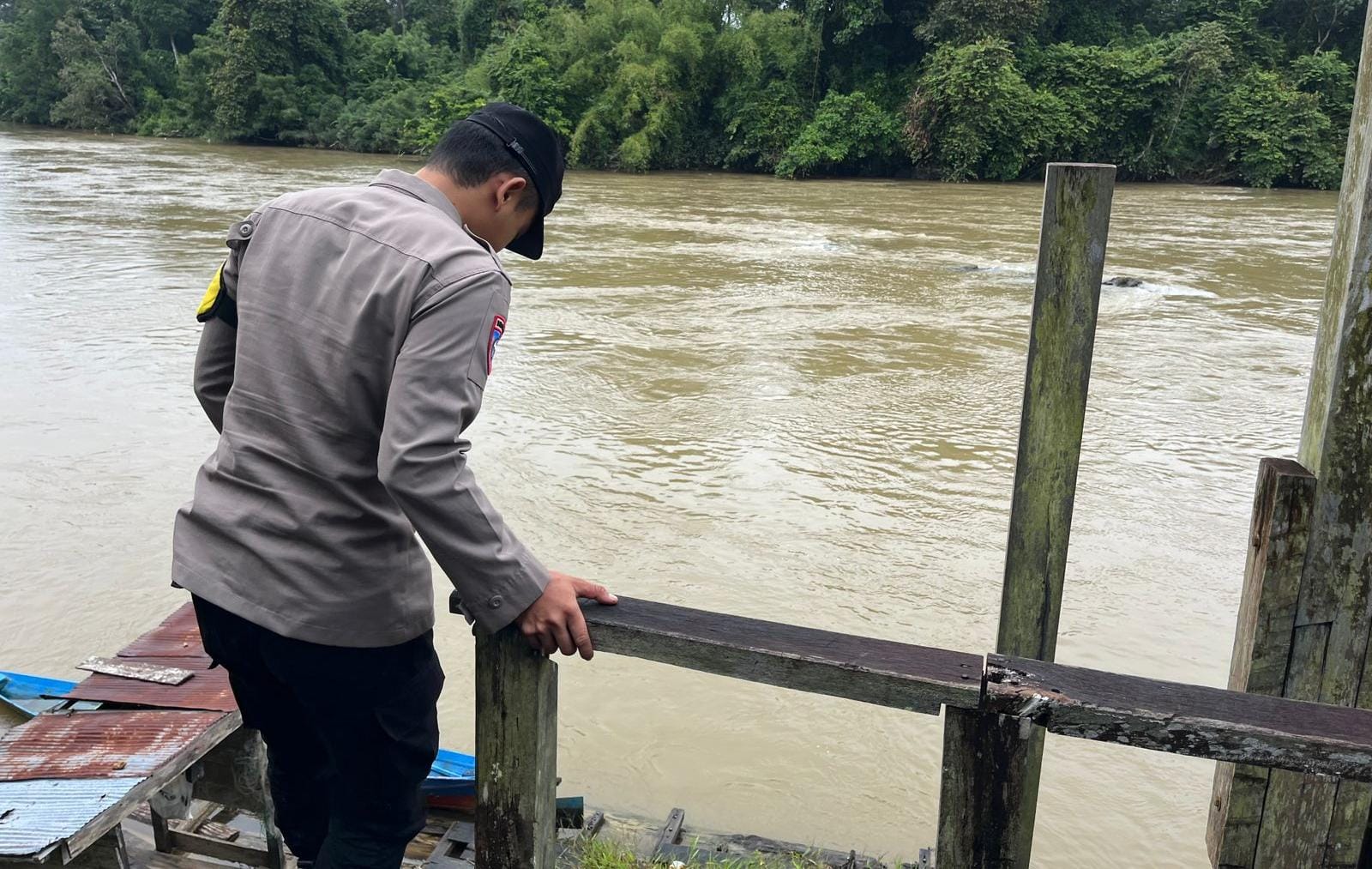 Piket Polsek Cek Debit Air Sungai Lamandau