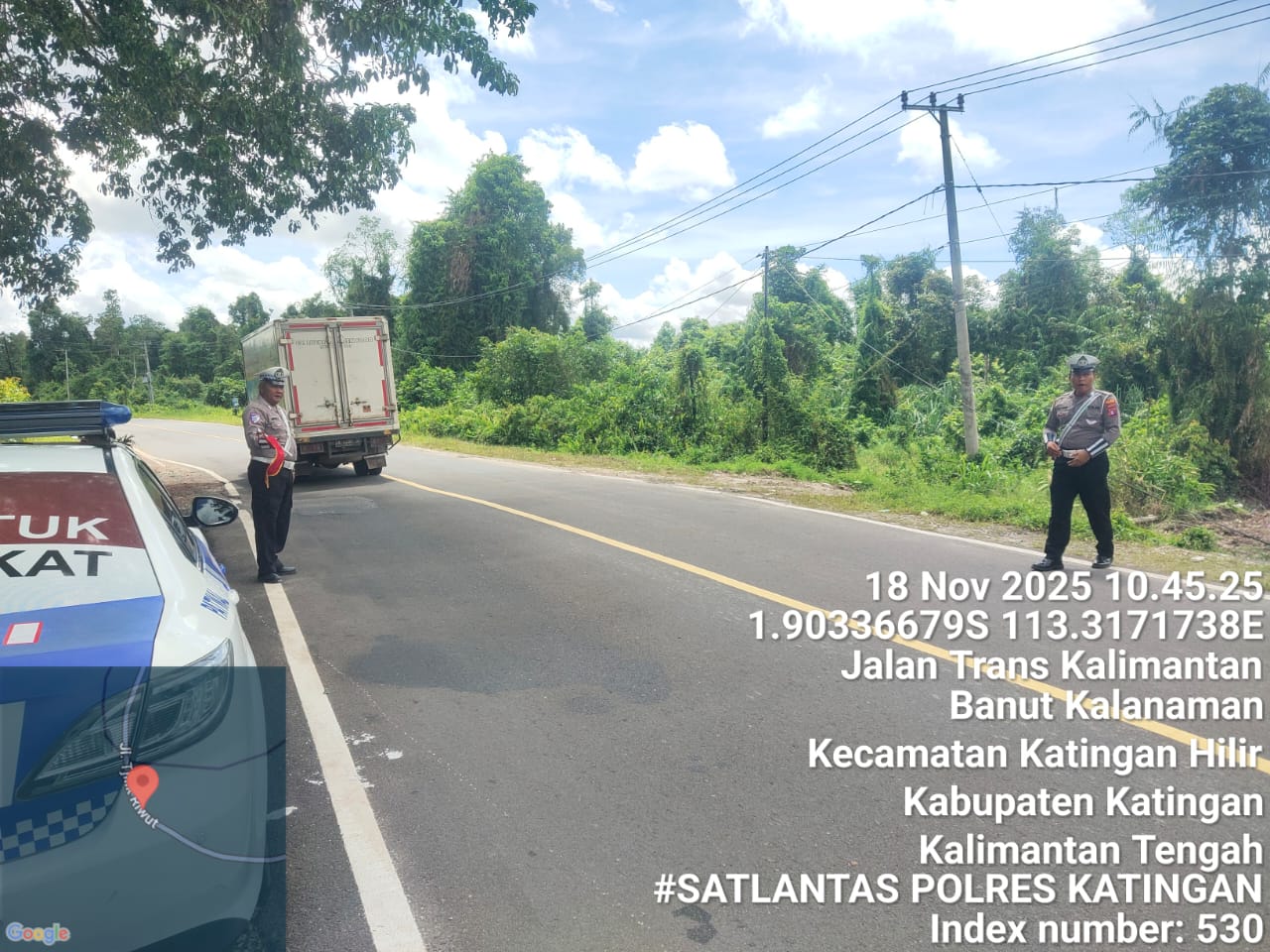 Tidak Menggunakan Helm Saat Berkendara Personel Satlantas Berikan Teguran Humanis.