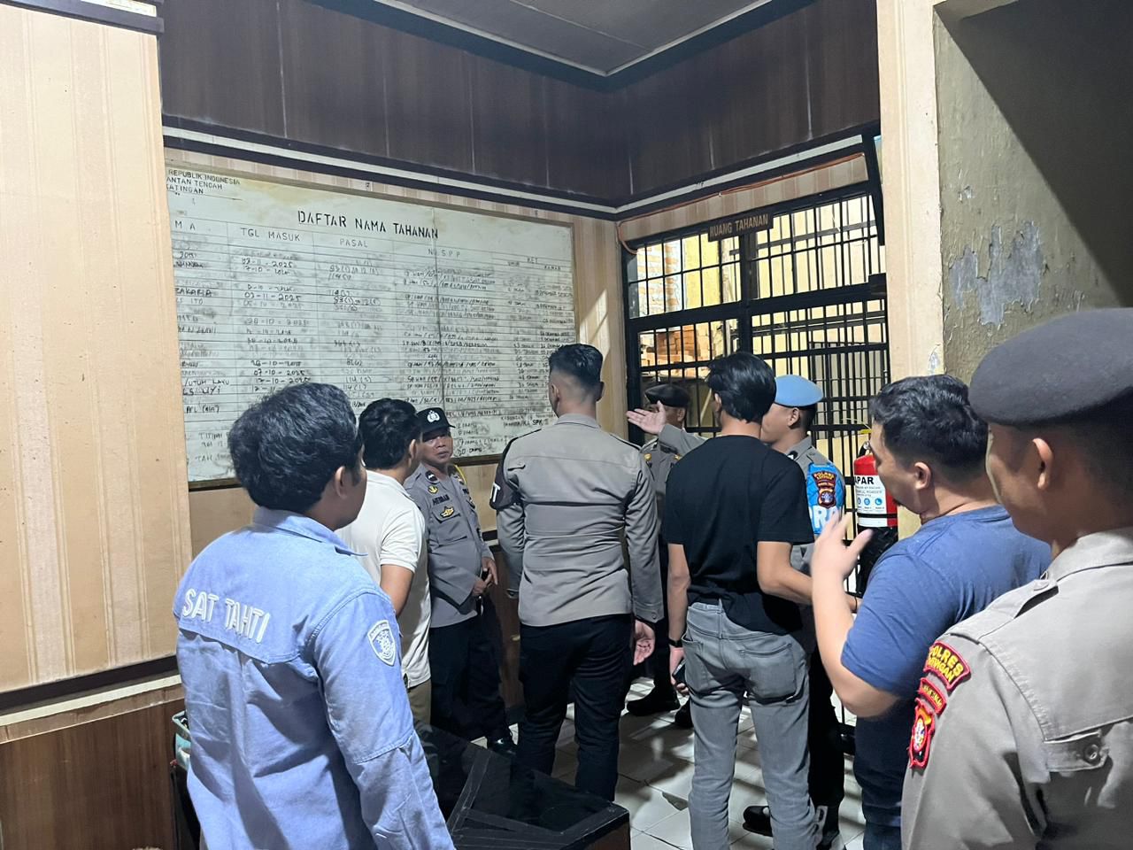 Sat Samapta Polres Katingan Melaksanakan Serah Terima Piket Jaga Lama ke Piket Jaga Baru Dilanjutkan Pengecekan Tahanan