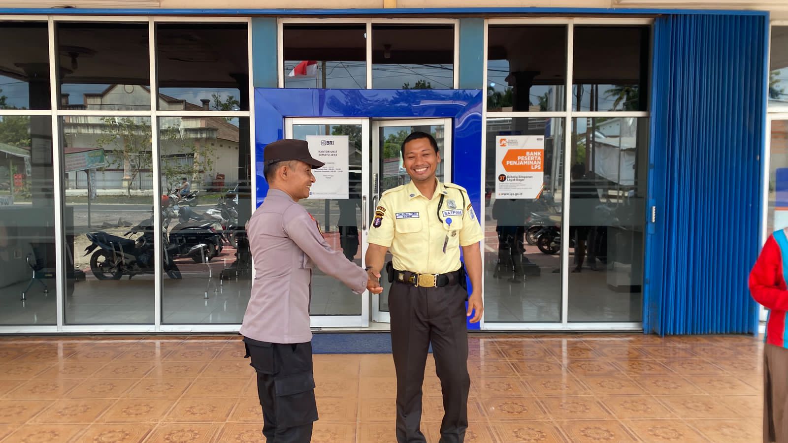 Piket Polsek Patroli dan Silaturahmi dengan Satpam Bank BRI