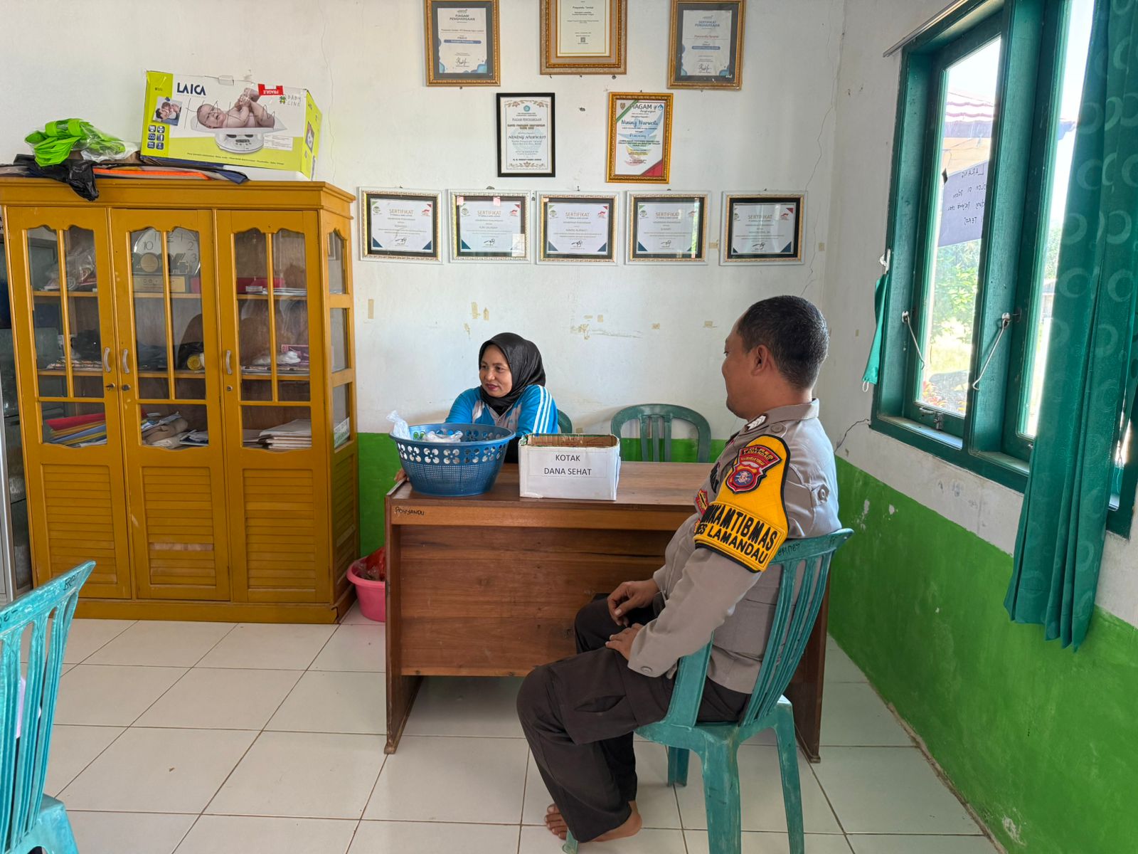 Bhabinkamtibmas Silaturahmi ke Kantor Desa Binaan