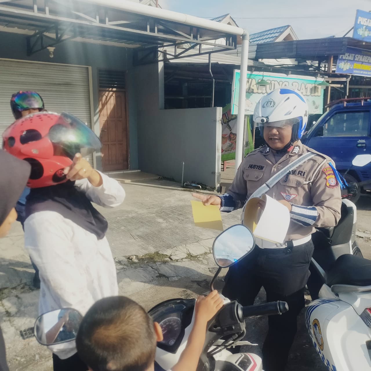 Pendekatan Humanis di Hari Keempat Ops Zebra, Polda Kalteng Layangkan 5 Teguran Bagi Pelanggar Lalu Lintas