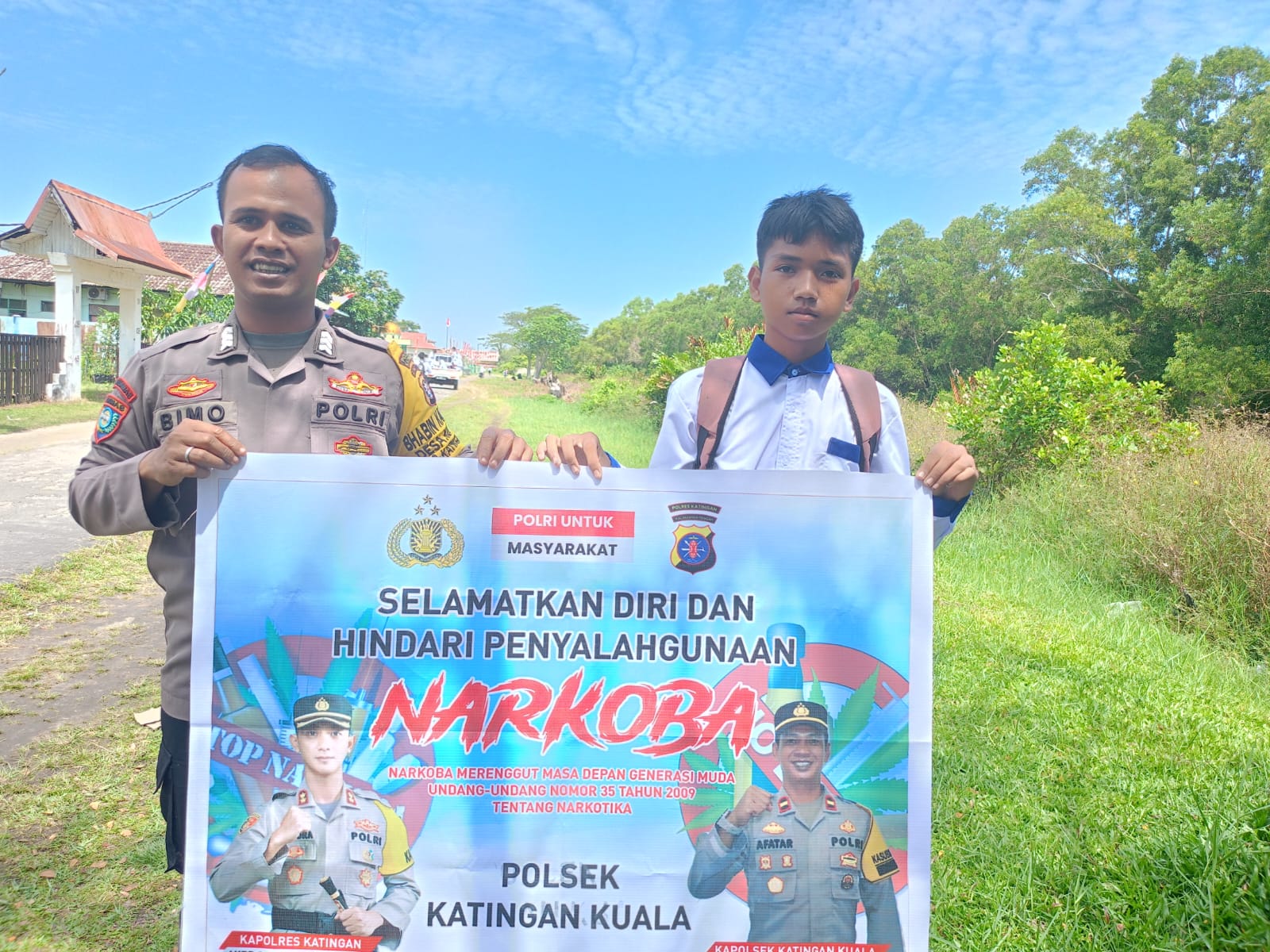 Sampaikan pesan Kamtibmas, Bhabinkamtibmas Polsek Katingan Kuala sambangi Warga.