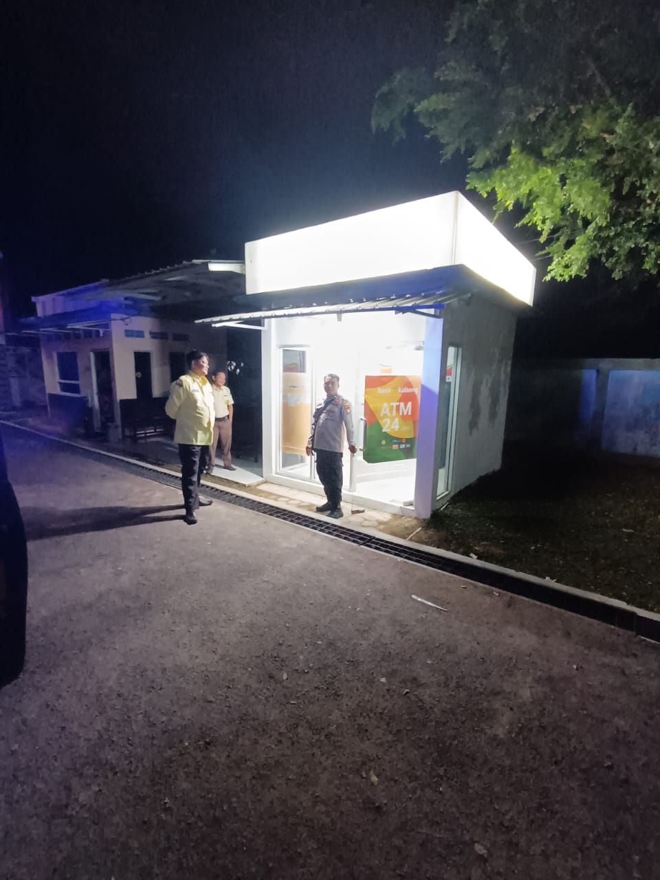 Polsek Bulik Patroli Sambangi Satpam Bank Kalteng