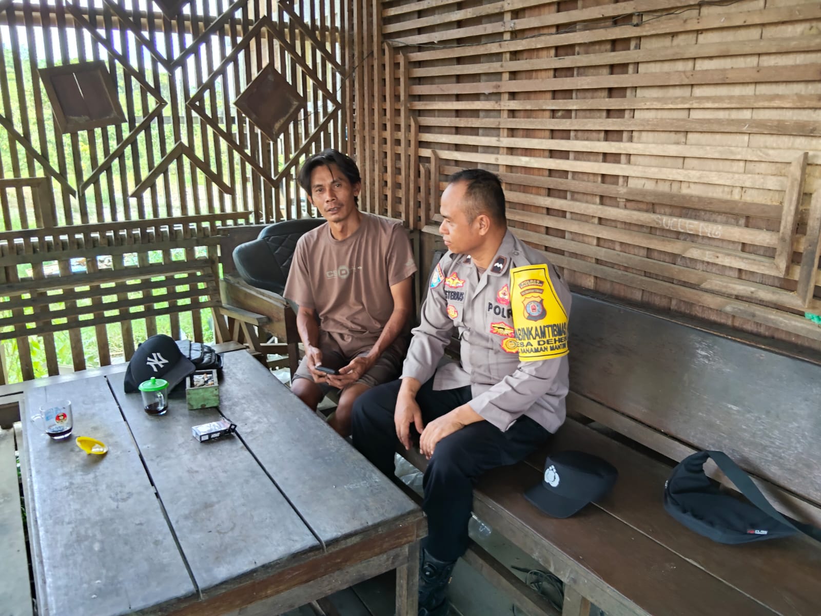 Bhabinkamtibmas Polsek Sanaman Mantikei melaksanakan Patroli sambang Kamtibmas