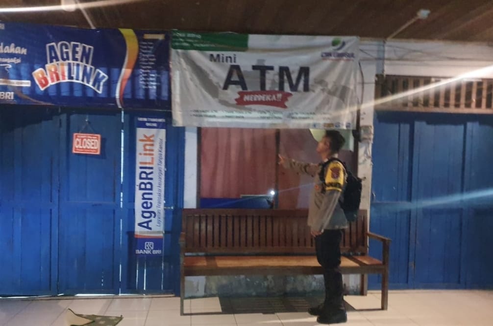 Piket Polsek laksanakan Patroli di Pasar di Wilkum Polsek Delang