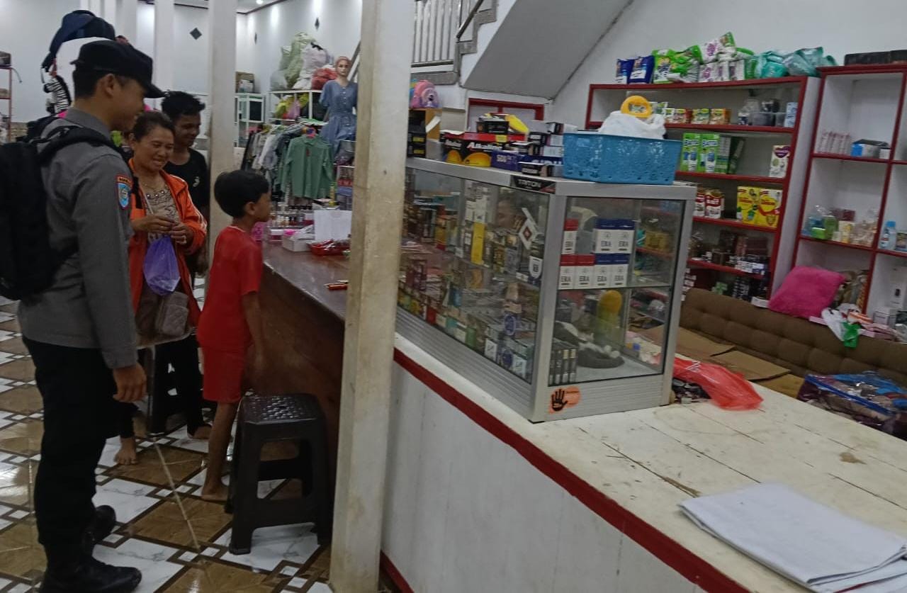 Piket Polsek Lamandau Silaturahmi Ke Pedagang