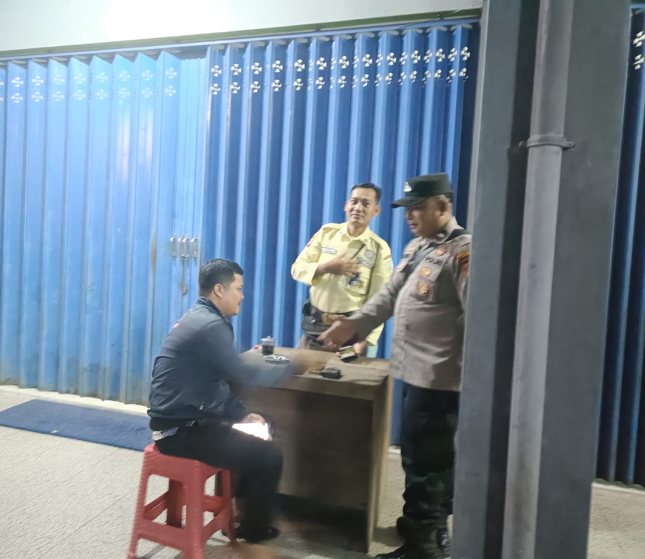 Polsek Bulik Patroli Sambangi Satpam Bank BRI