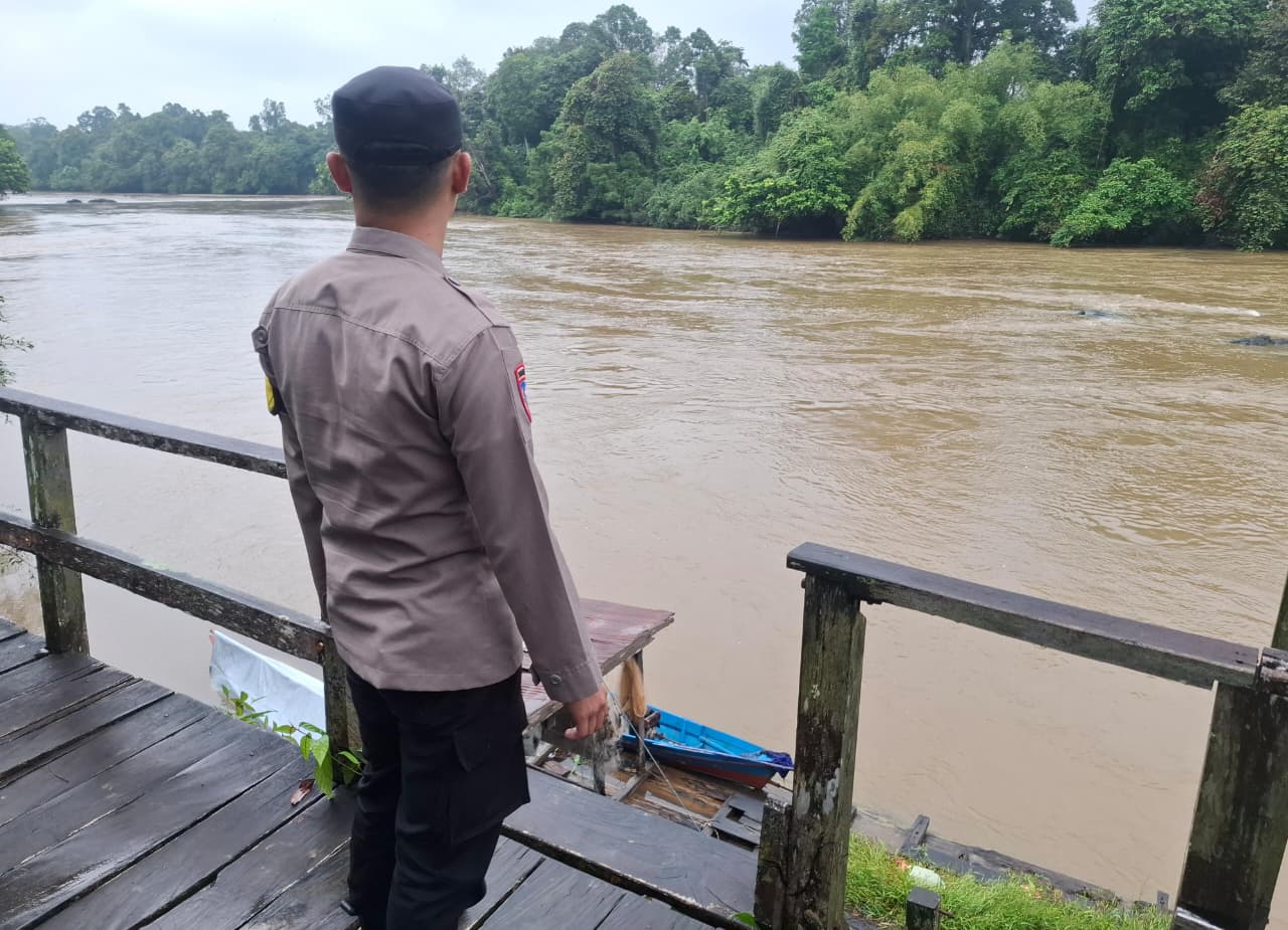 Piket Polsek Cek Debit Air Sungai Lamandau