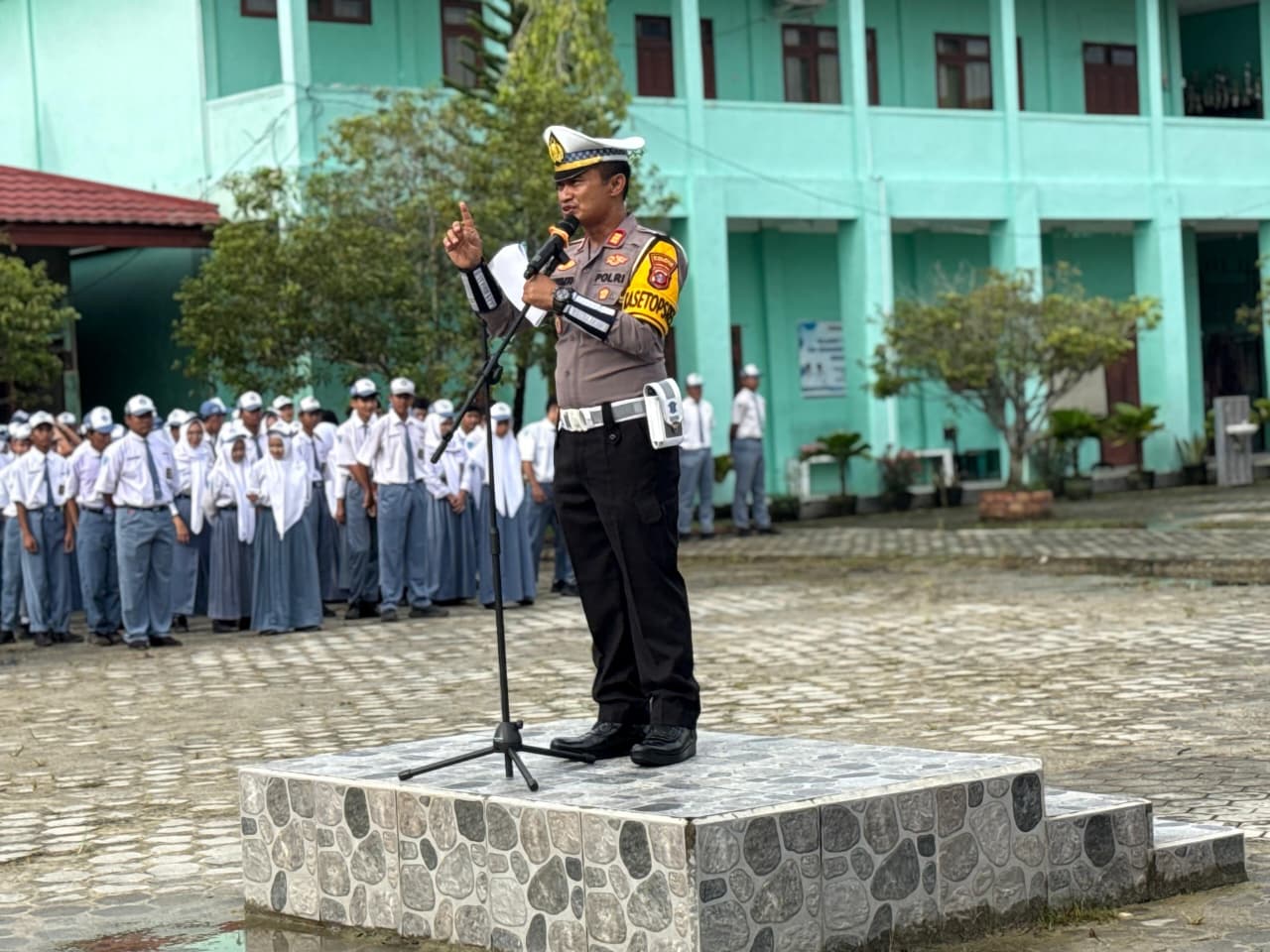 Satlantas polres Polres Kotim Sosialisasi Tertib Lalu Lintas di SMA NEGERI3 SAMPIT.
