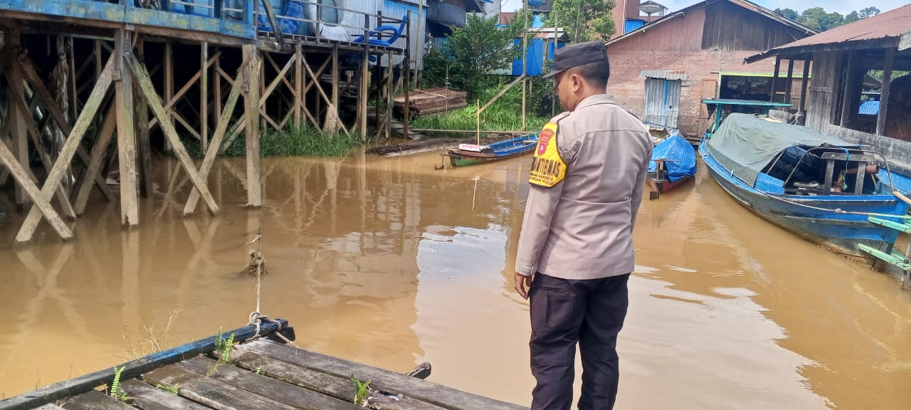 Polsek Marikit Pantau Situasi ketinggian Debit air Das Katingan untuk antisipasi bencana Banjir.