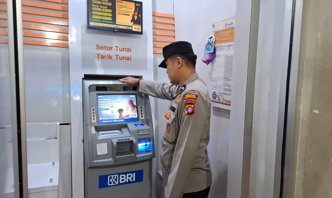 Piket Polsek Patroli dimalam hari ke Perbankan Atm