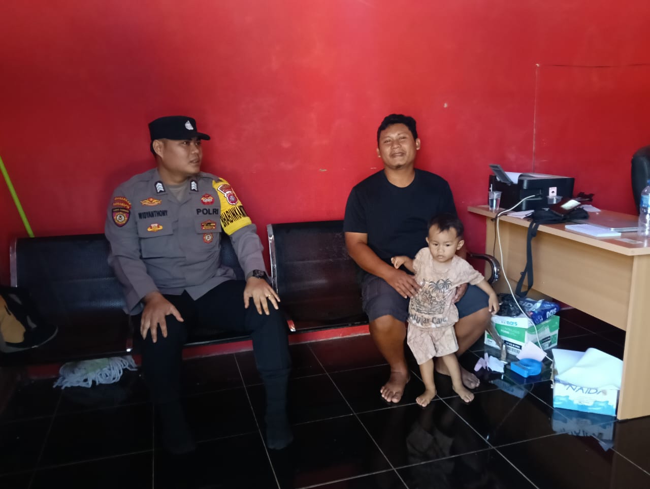 Piket Polsek lamandau melaksanakan Silaturahmi ke masyarakat