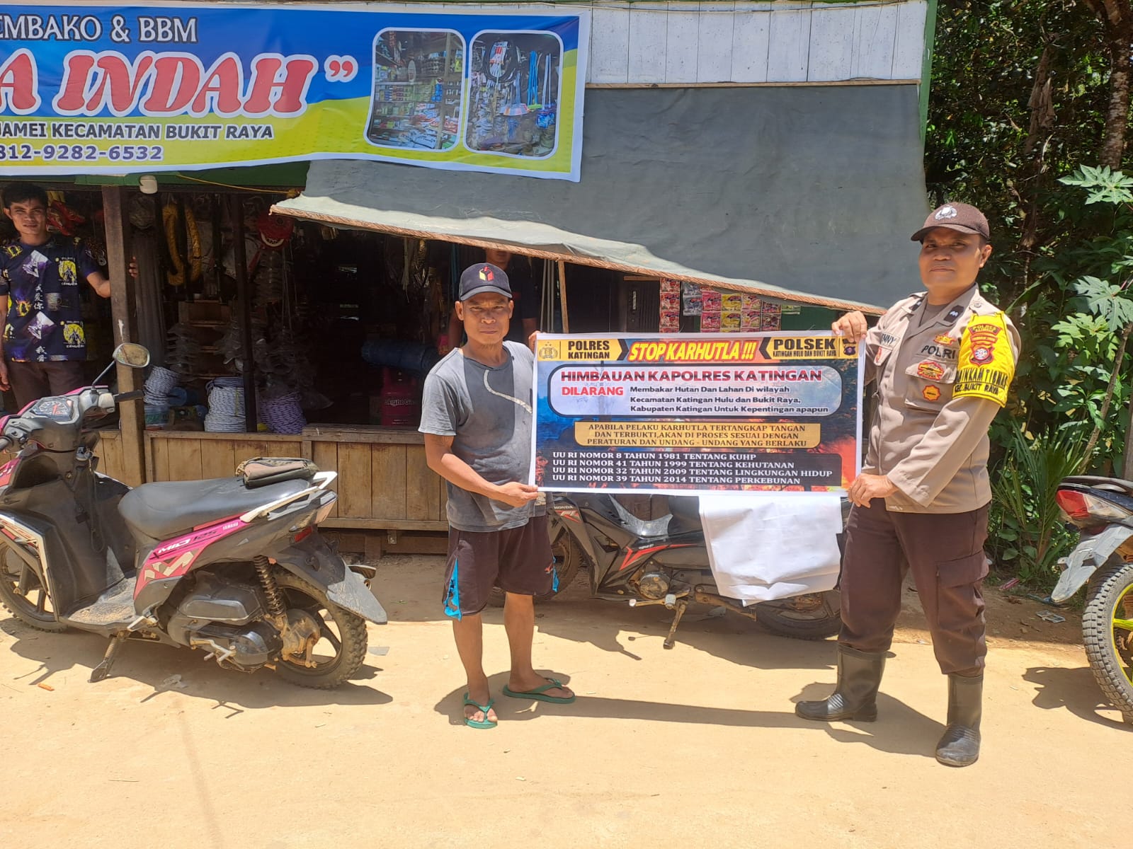 Upaya Pencegahan Kebakaran Hutan dan Lahan di Kecamatan Katingan Hulu dan Bukit Raya, Bhabinkamtibmas sosialisasi kepada masyarakat.