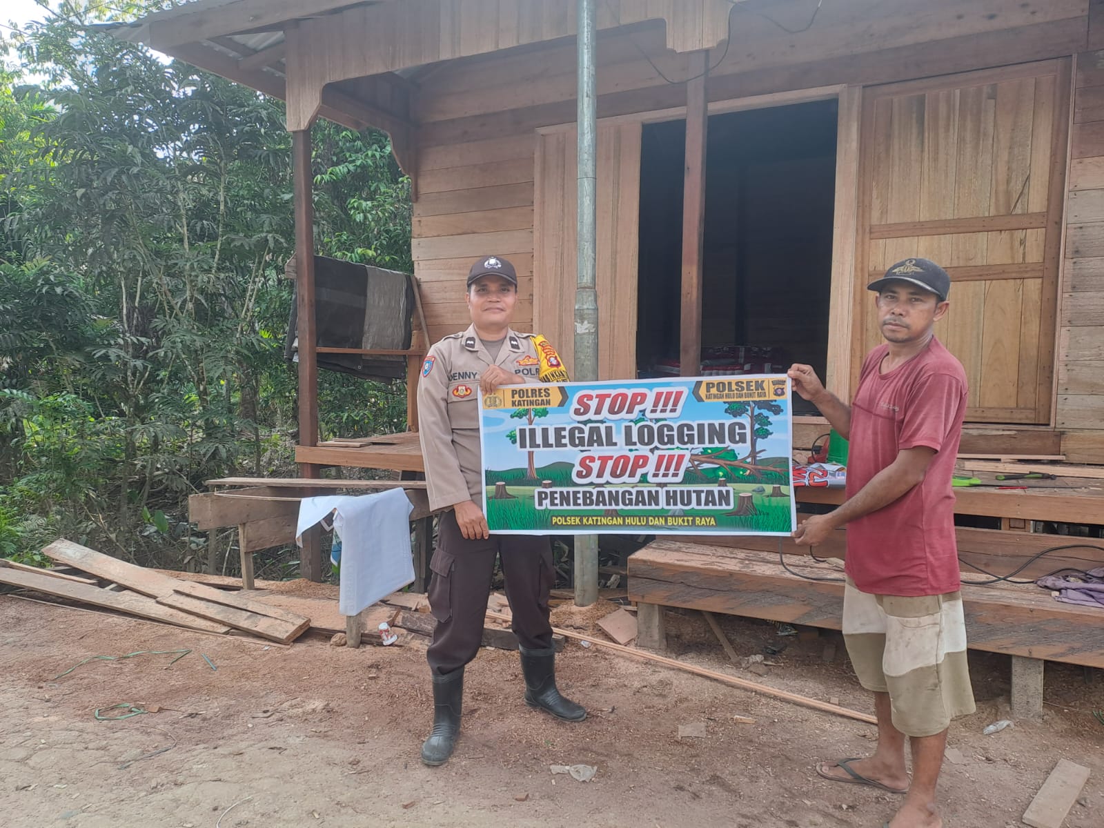 Upaya Pencegahan Penebangan Hutan secara Liar (Ilegal Logging), Bhabinkamtibmas sosialisasi kepada masyarakat.