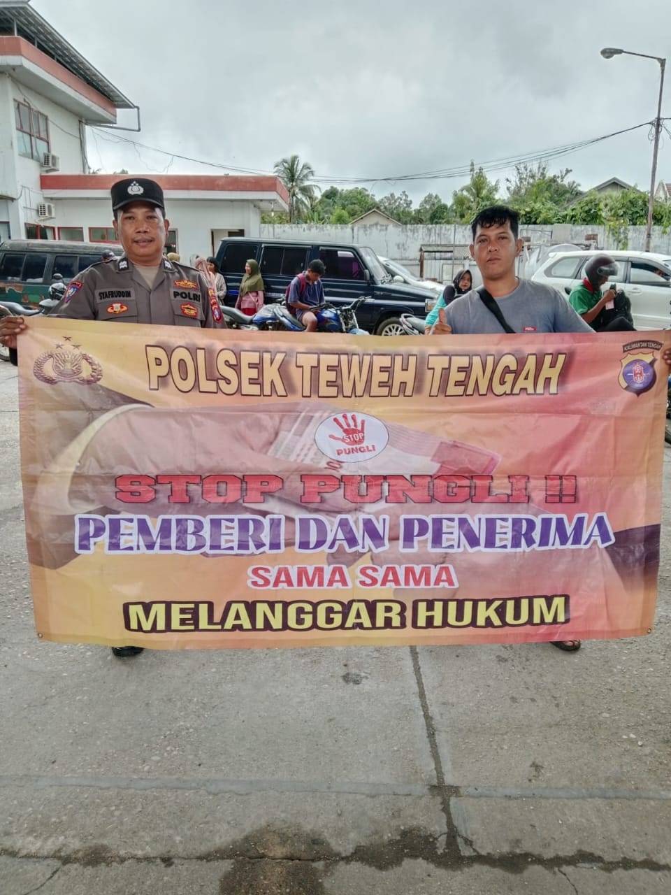 Sosialisasikan Stop Pungli Kepada Masyarakat, Polsek Teweh Tengah Berikan Himbauan Secara Humanis