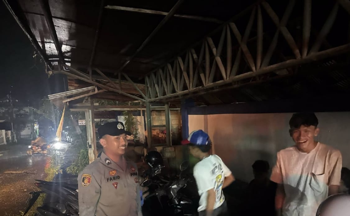 Cegah Aktivitas Premanisme Pada Malam Hari, Polsek Teweh Tengah Berikan Himbauan Kepada Masyarakat Agar Selalu Waspada