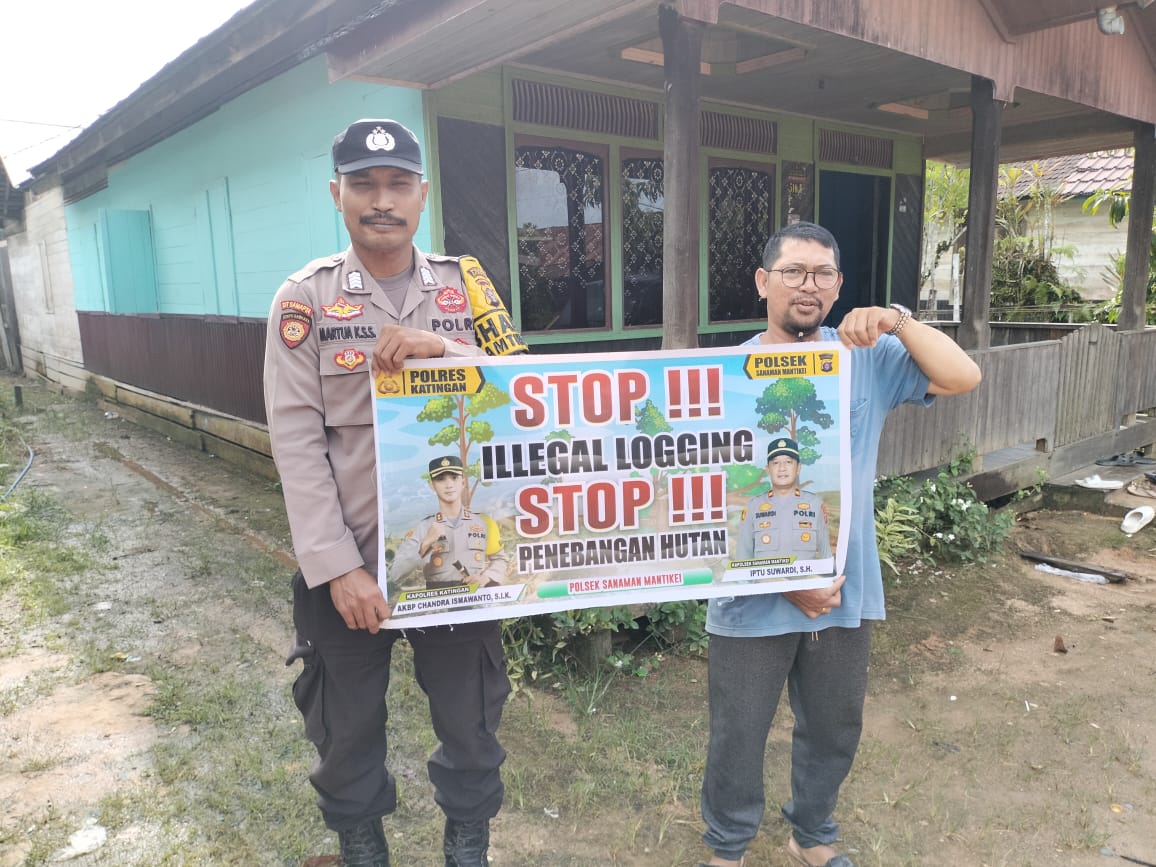Bhabinkamtibmas laksanakan Sosialisasikan tentang larangan dan sangsi Pidana bagi pelaku Ilegal Logging kepada masyarakat di  Desa Binaan.
