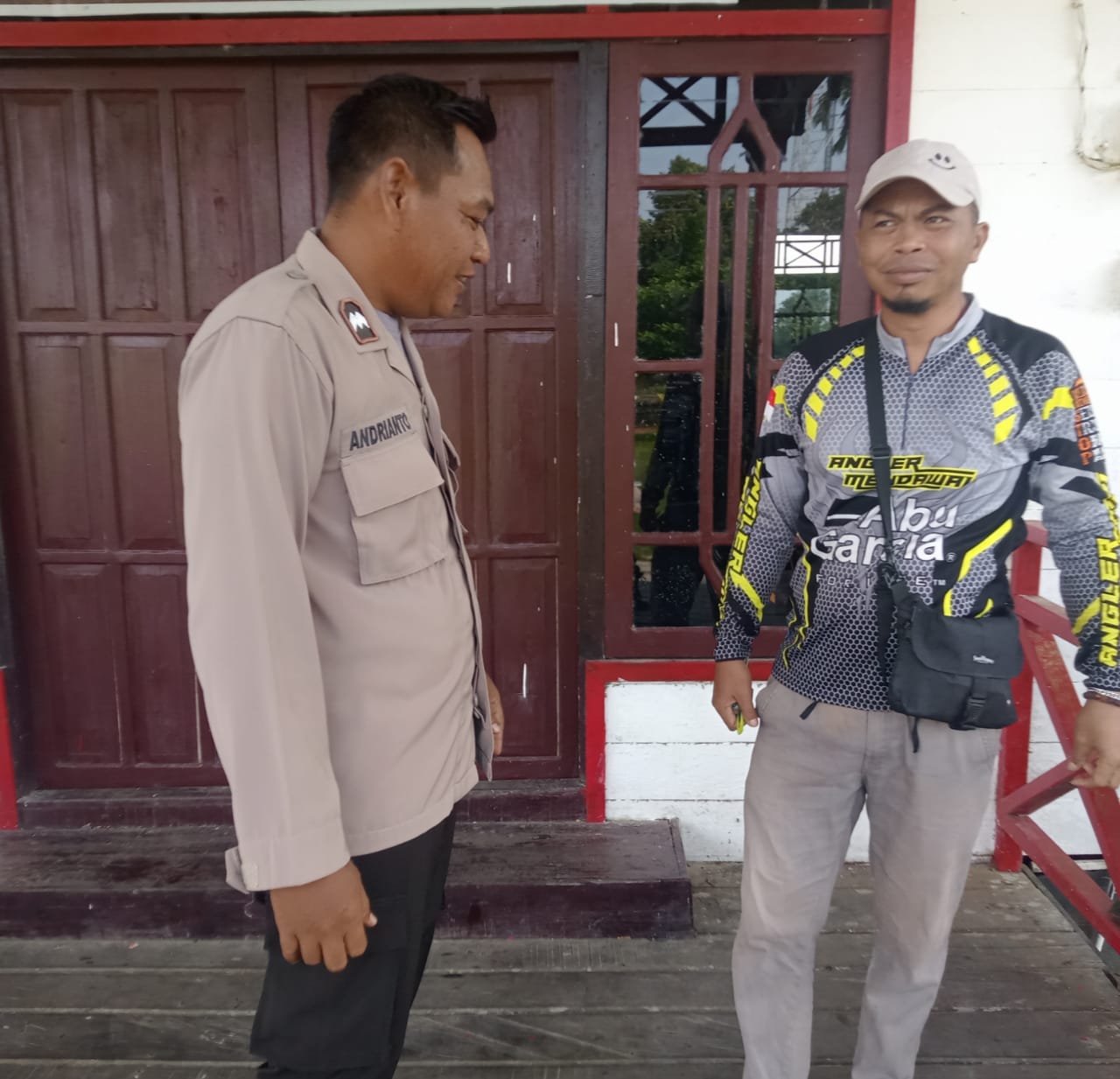 Bhabinkamtibmas Polsek Mendawai Melaksanakan Sambang Kamtibmas ke Rumah Warga Desa Kampung melayu.