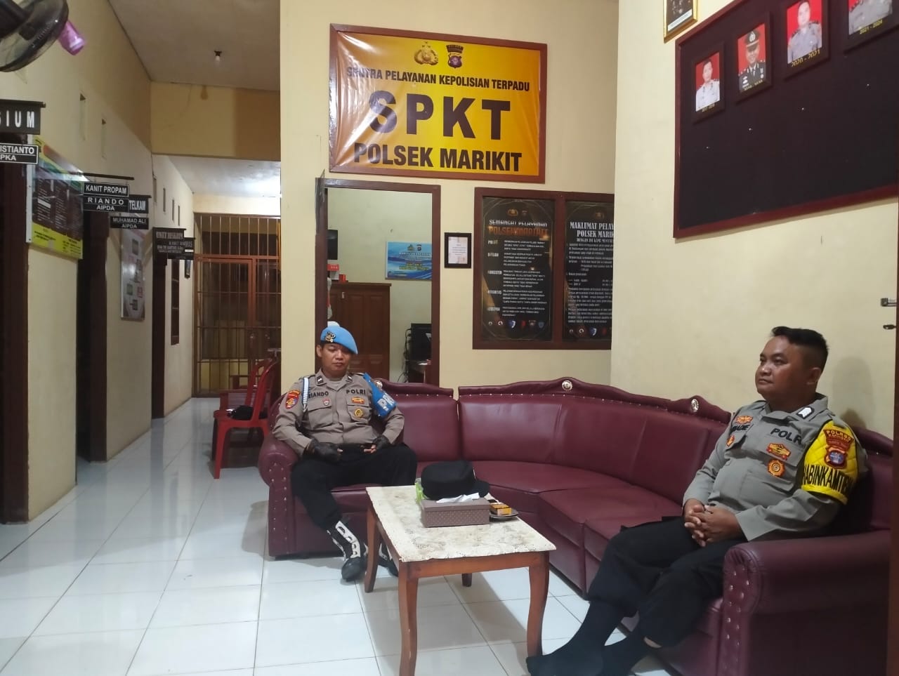 Antisipasi Gangguan Kamtibmas Polsek Marikit Stand by di Mako Pantau Situasi diwilayah Kec. Marikit, Kab. Katingan.