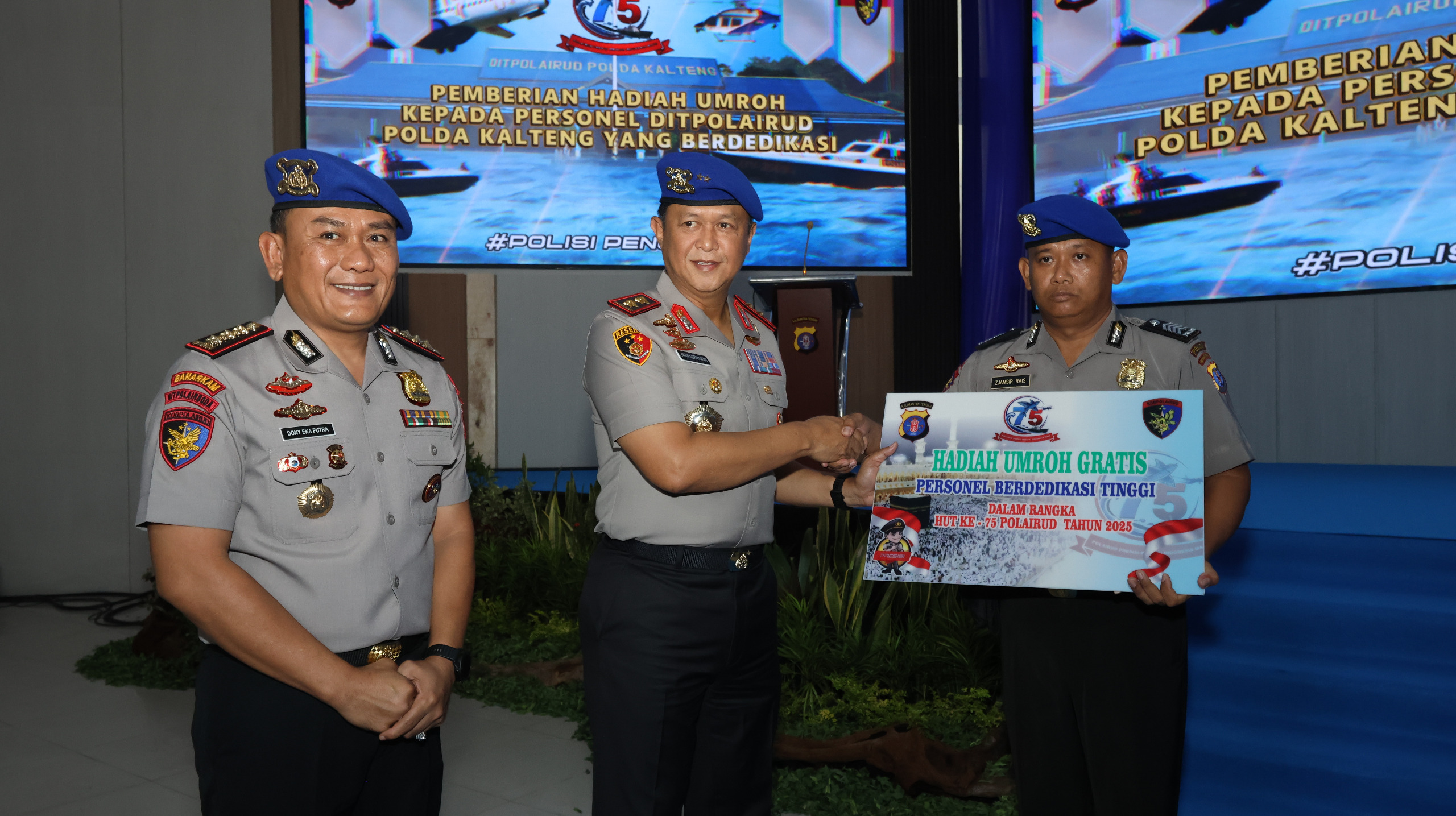 Syukuran HUT Korps Polairud ke-75, Kapolda Kalteng Dianugerahi Brevet Bhayangkara Bahari Sekaligus Beri Penghargaan 2 Personel Berprestasi