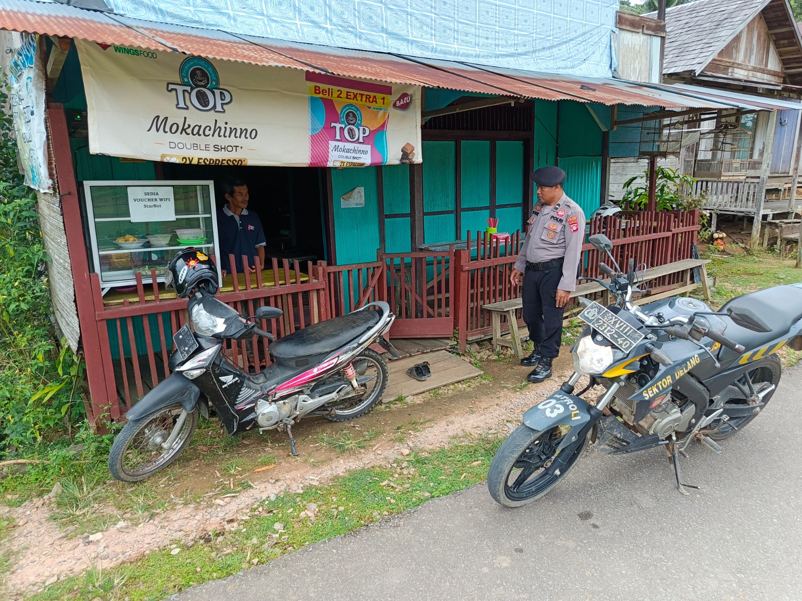 Piket Polsek Sambangi dan Silaturahmi Ke Pedagang